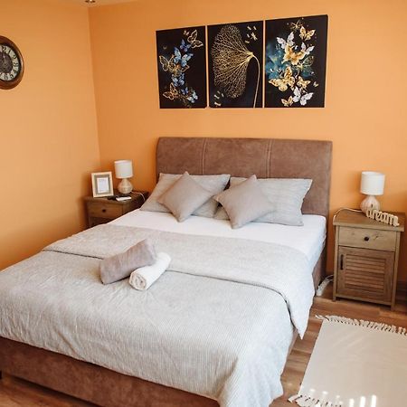 苏博蒂察Lara Apartman公寓 外观 照片