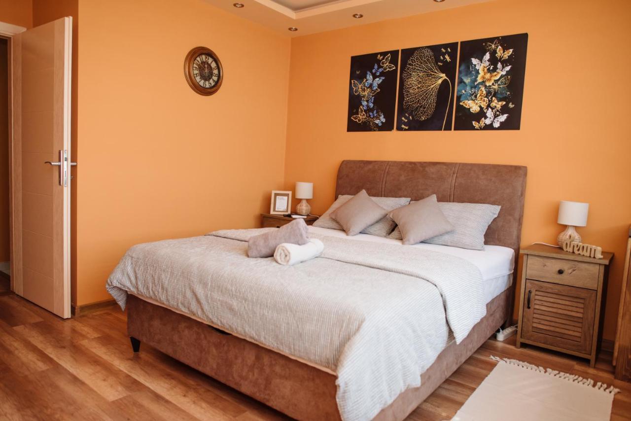 苏博蒂察Lara Apartman公寓 外观 照片