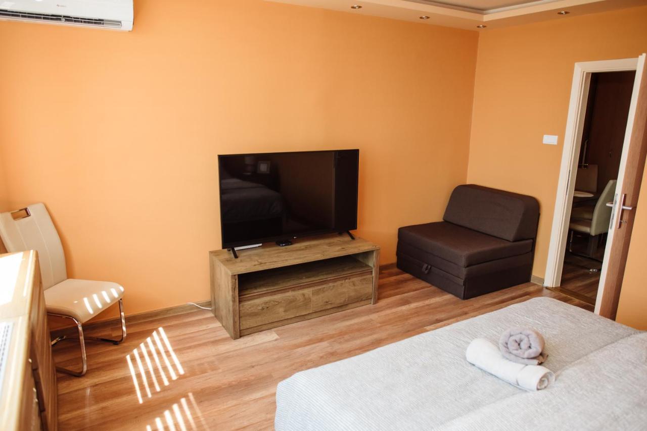 苏博蒂察Lara Apartman公寓 外观 照片