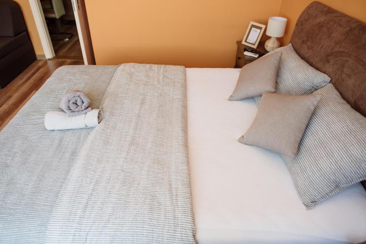 苏博蒂察Lara Apartman公寓 外观 照片
